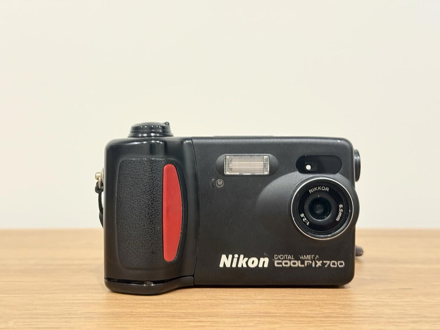 📷 Nikon Coolpix 700 Digital Camera CCD – Vintage Digital Classic 1999