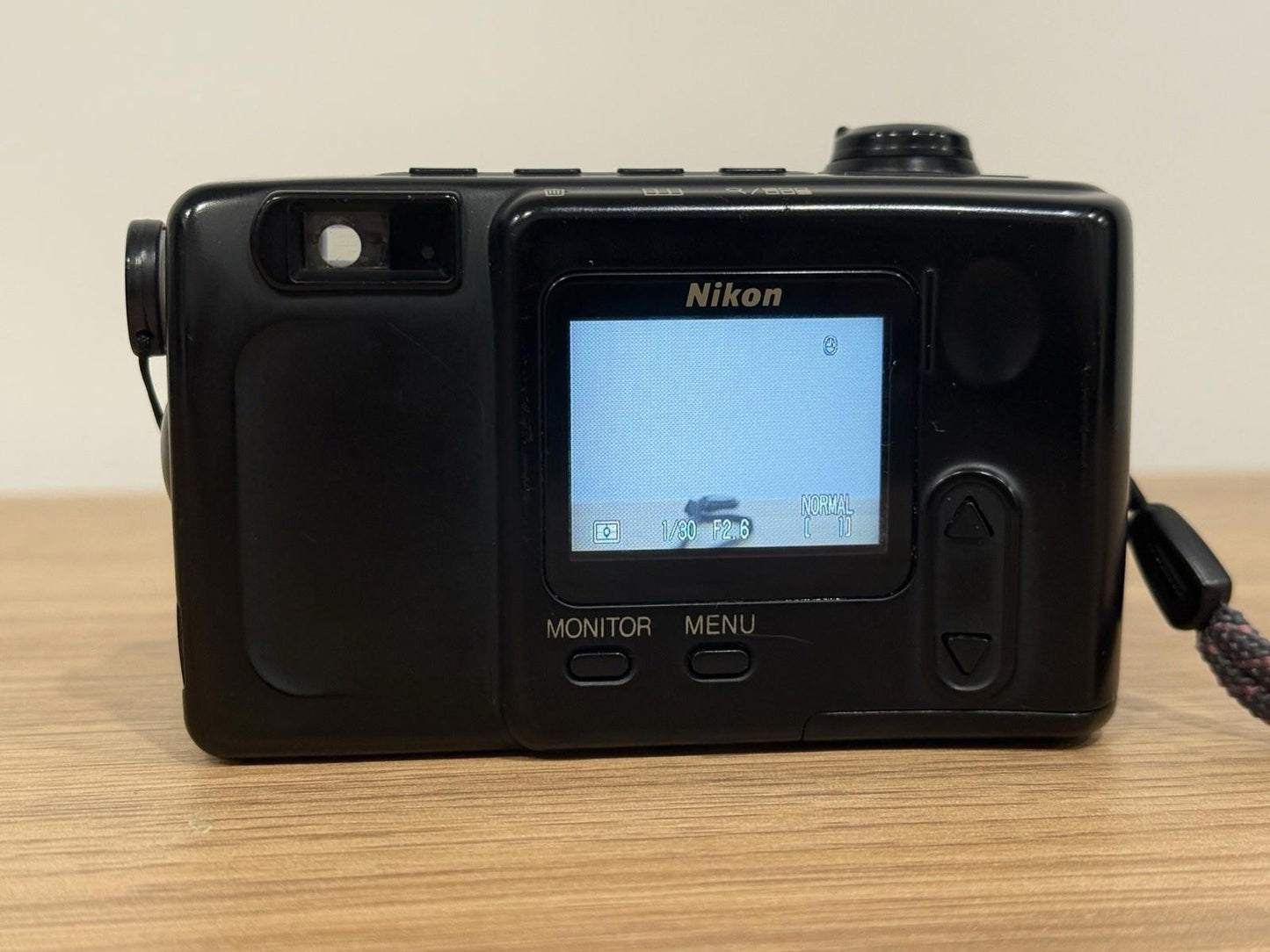 📷 Nikon Coolpix 700 Digital Camera CCD – Vintage Digital Classic 1999
