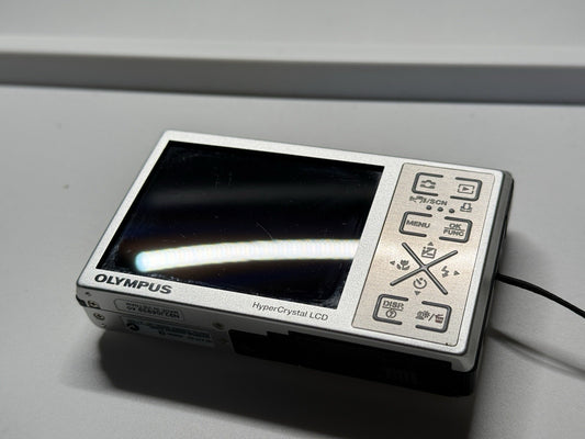 ๐ธ Olympus ยต u1040 Digital Camera โ Silver โ 10.1 MP w/ Accessories