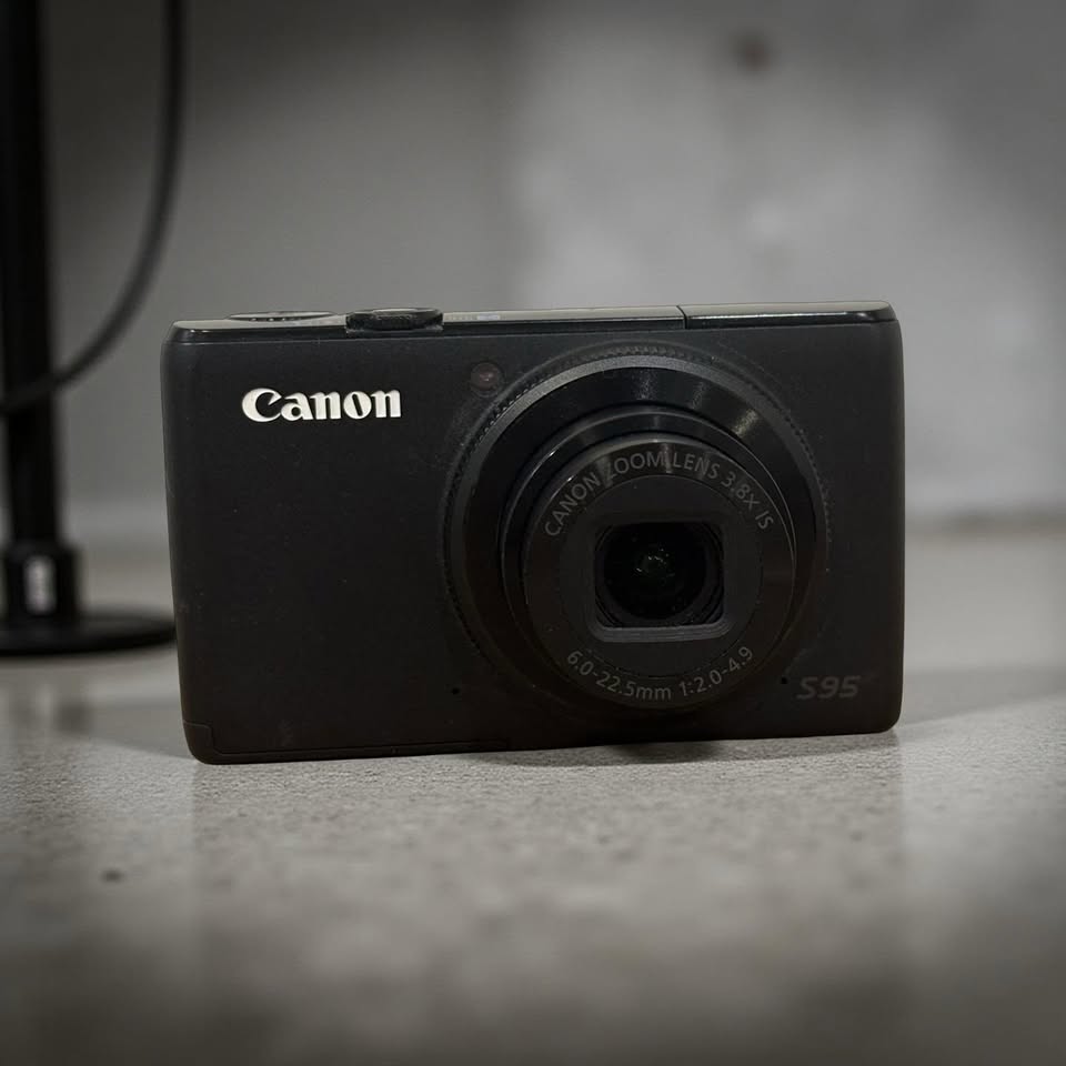 📷 Canon PowerShot S95 Digital Camera Bundle – Excellent Condition