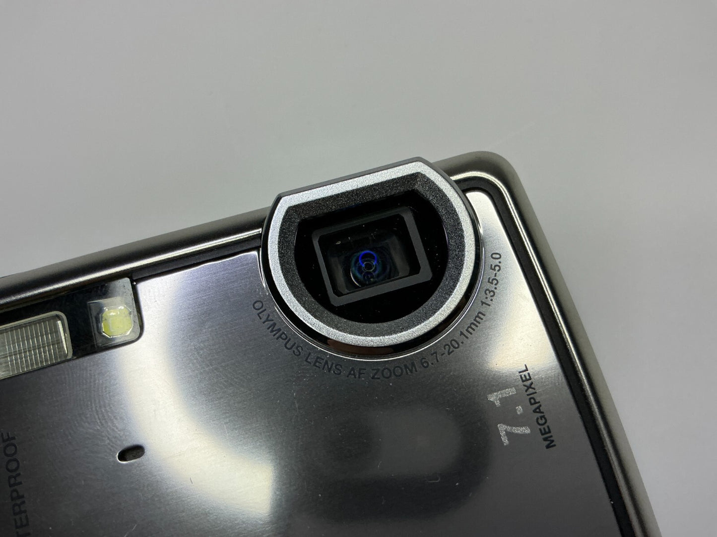 Olympus 770 SW Silver 3.0X Compact Digital Camera M2409  -  Very Good Condition
