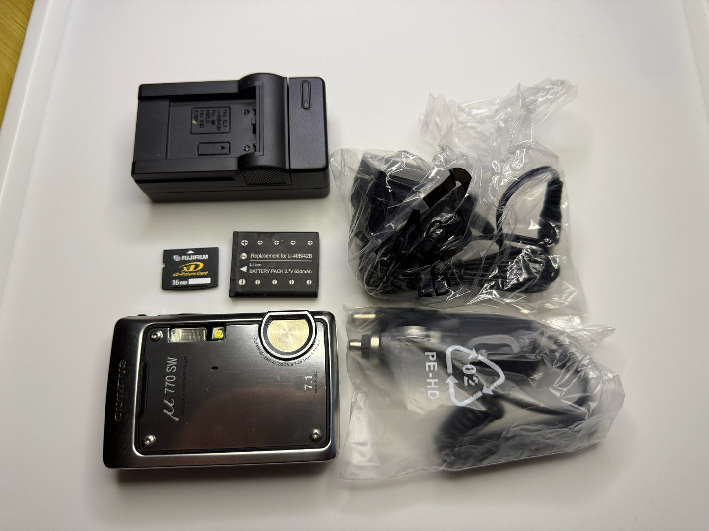 Olympus 770 SW Silver 3.0X Compact Digital Camera M2409  -  Very Good Condition