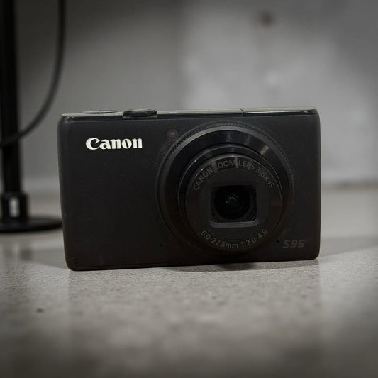 📷 Canon PowerShot S95 Digital Camera Bundle – Excellent Condition